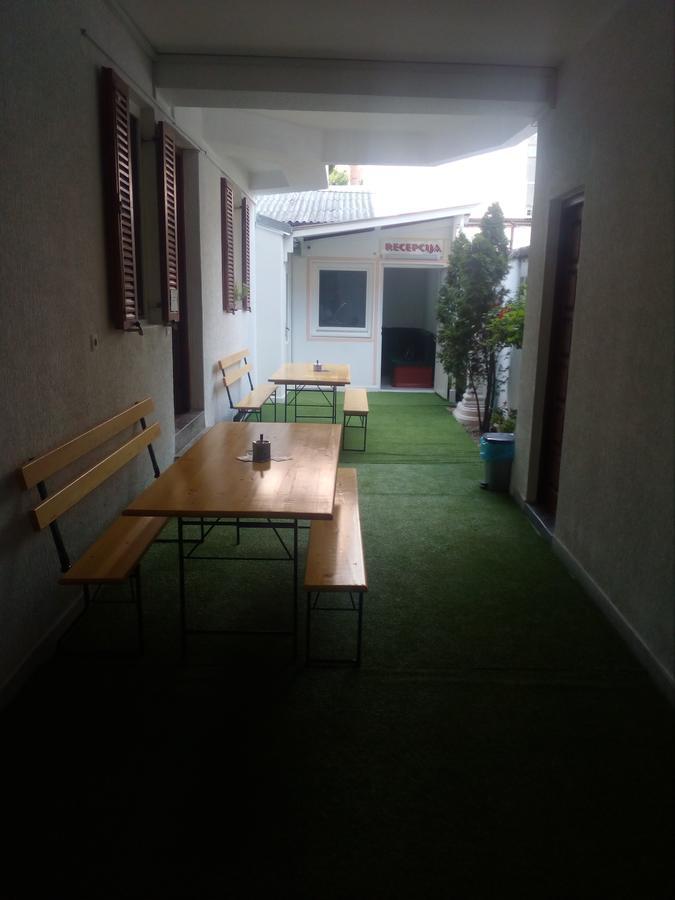 Hostel Corner 021 Novi Sad Bagian luar foto
