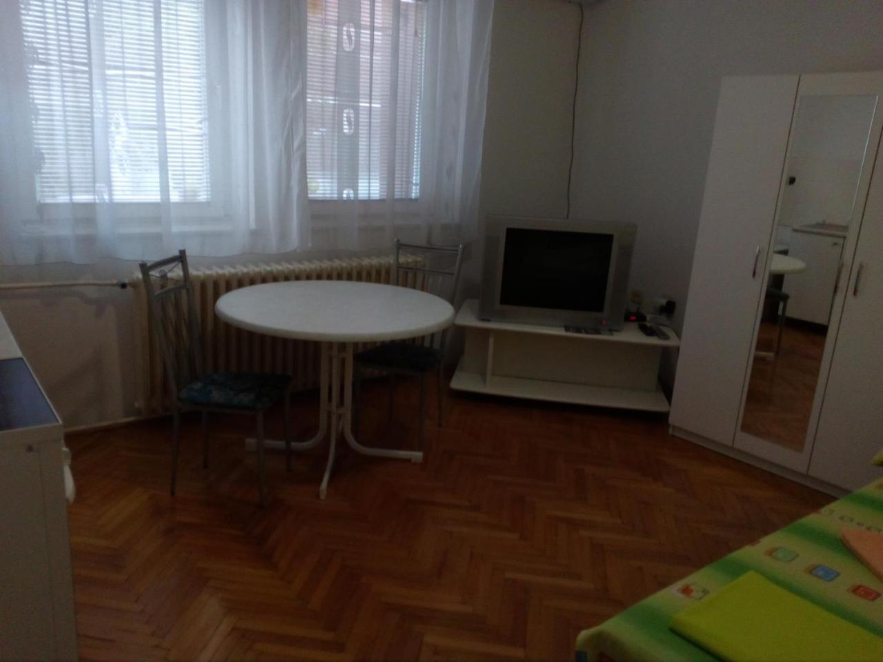 Hostel Corner 021 Novi Sad Bagian luar foto