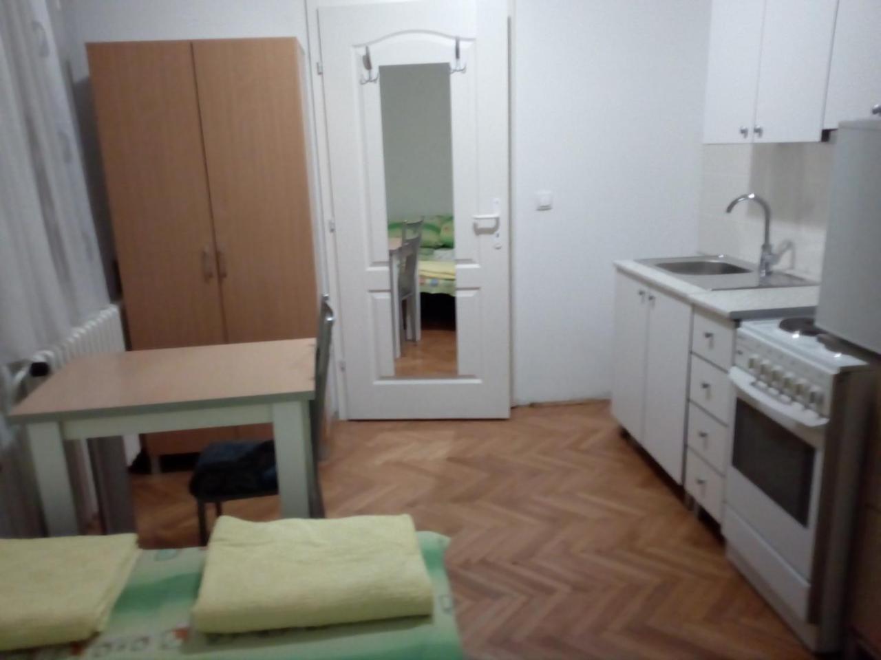 Hostel Corner 021 Novi Sad Bagian luar foto